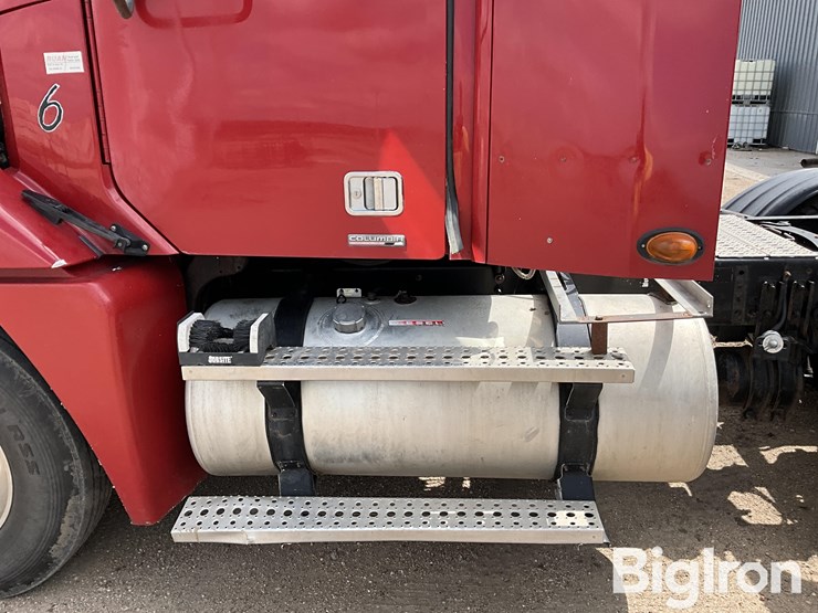 2007-freightliner-columbia-112-image-15