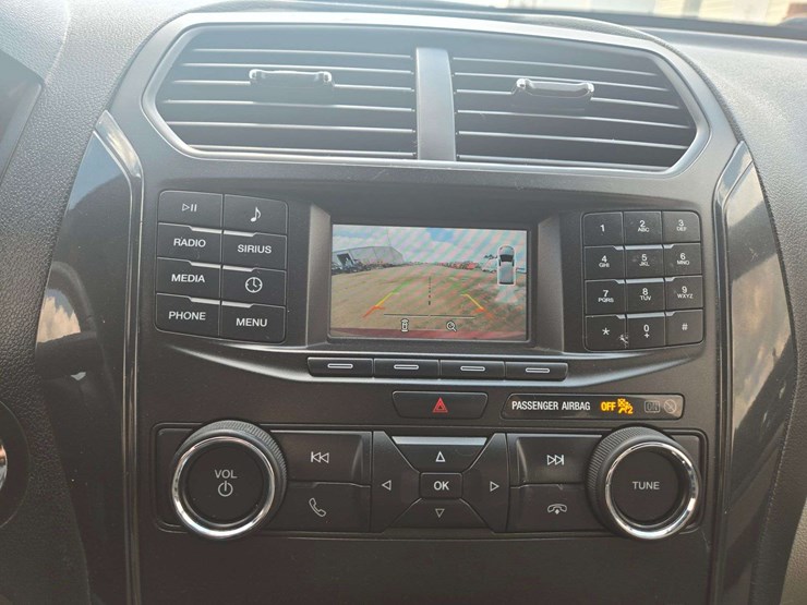 2019-ford-explorer-xlt-image-15