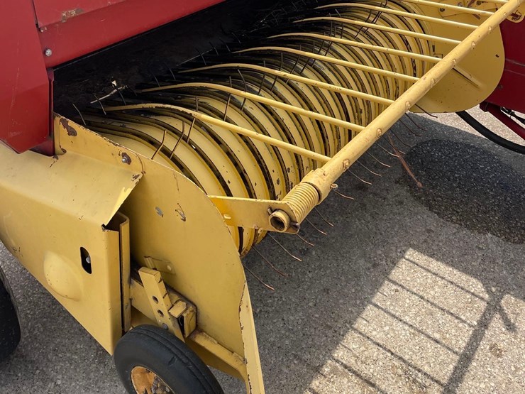 new-holland-311-image-35