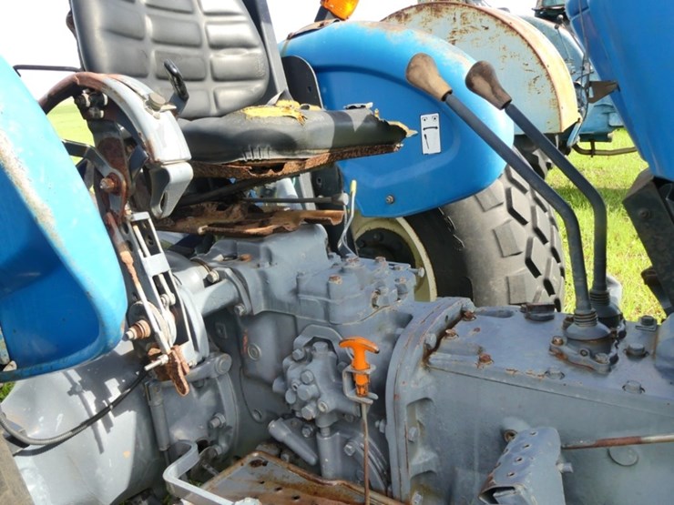 new-holland-3930-image-11