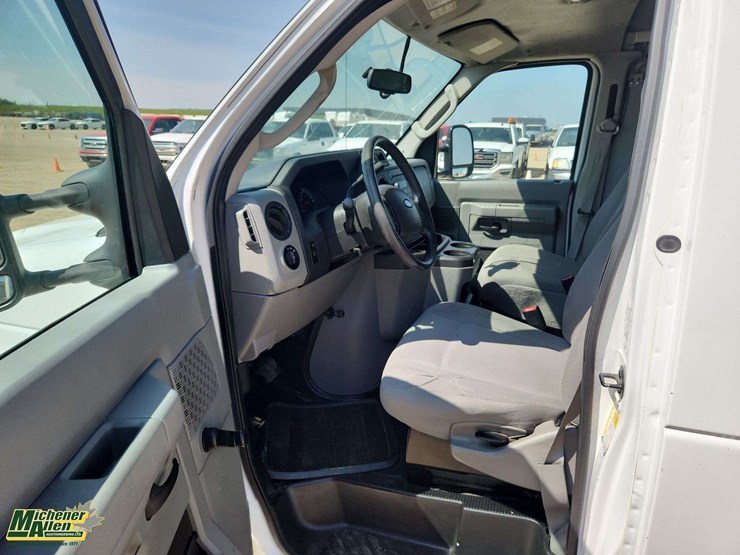 2014-ford-cargo-image-12