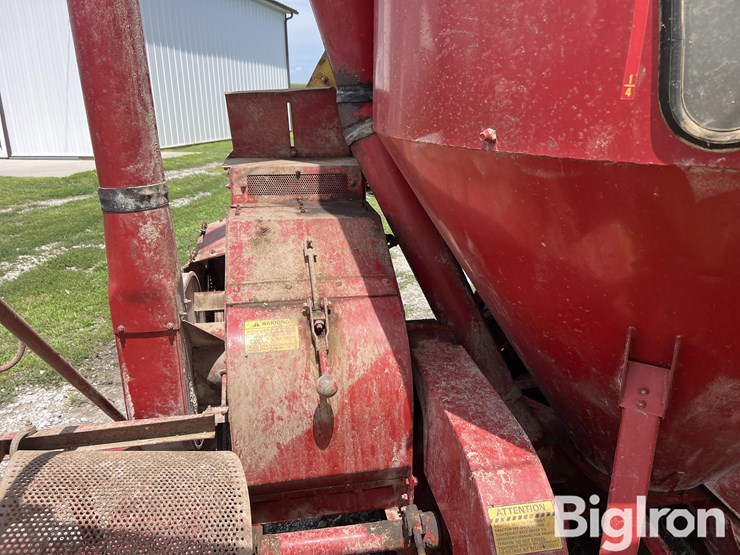 new-holland-353-image-10