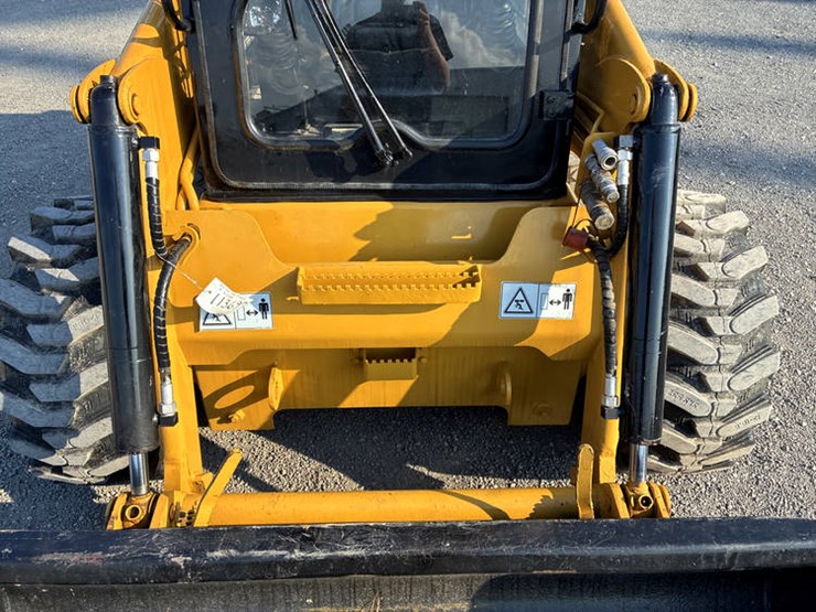 2019-caterpillar-246d-image-23