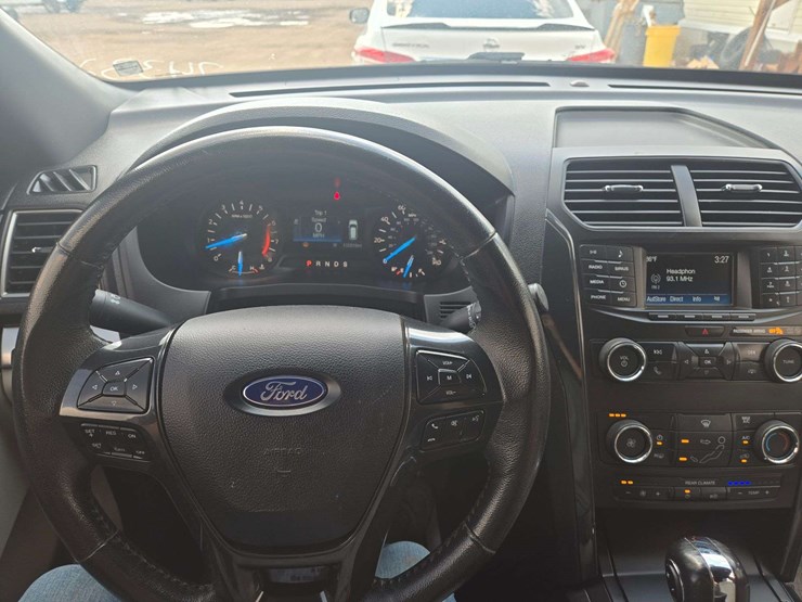 2019-ford-explorer-xlt-image-13