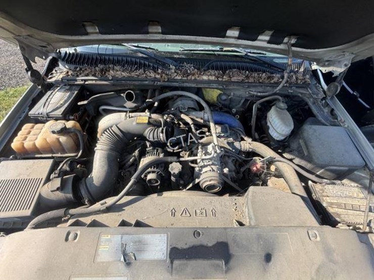 2004-gmc-sierra-2500-image-10
