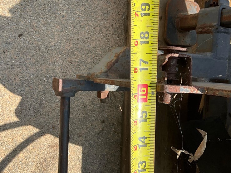 john-deere-246-image-12