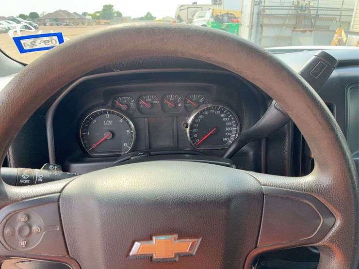 2017-chevrolet-silverado-1500-ls-image-12