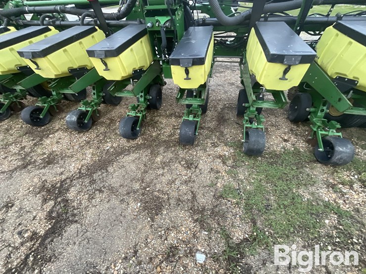 2013-john-deere-1720-image-17