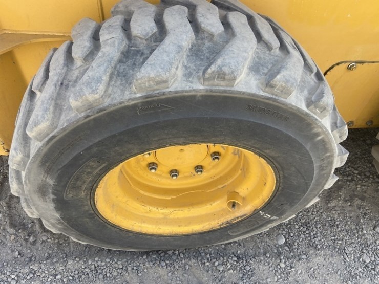 deere-320e-image-13