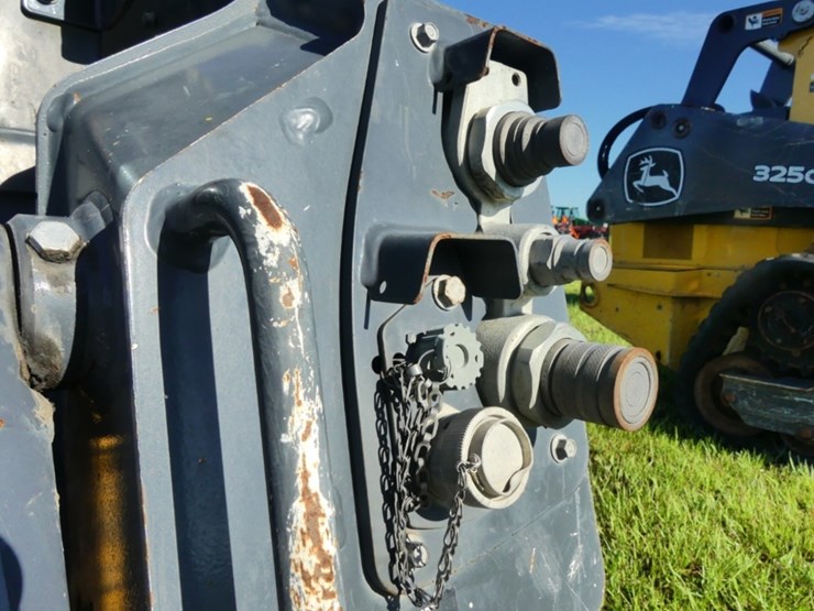 deere-317g-image-12