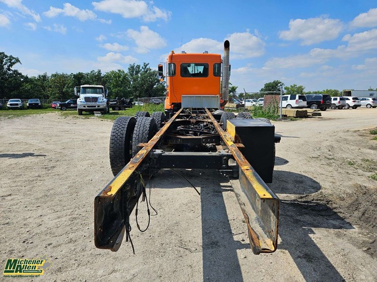 2010-kenworth-t800-image-16