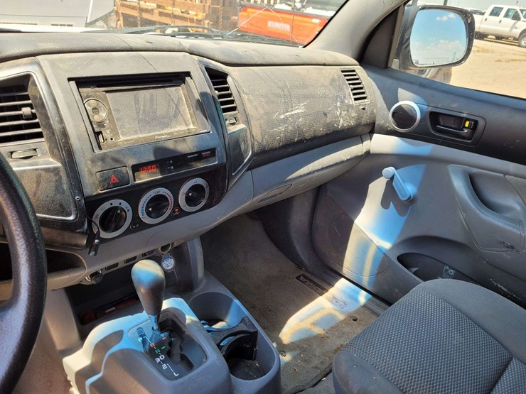 2009-toyota-tacoma-image-8