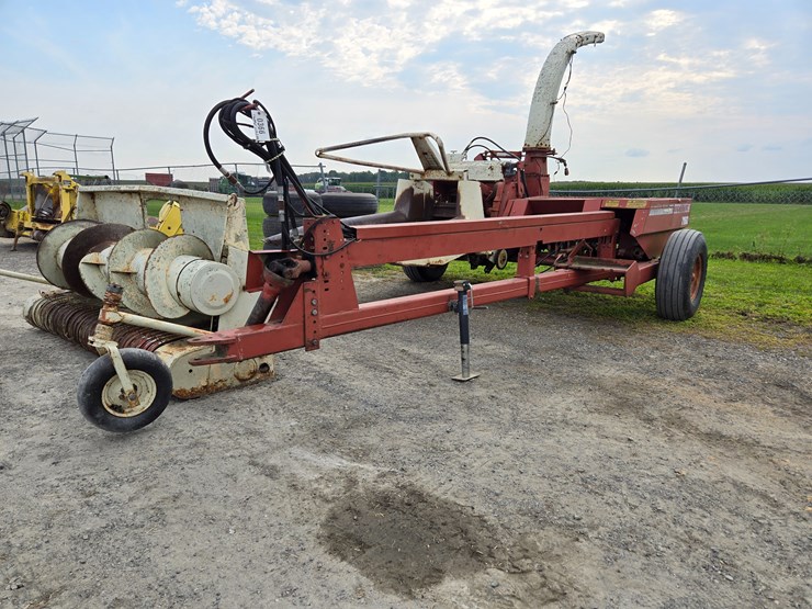 hesston-7160-image-1