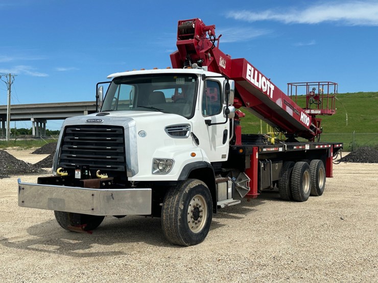 2014-freightliner-108sd-image-1