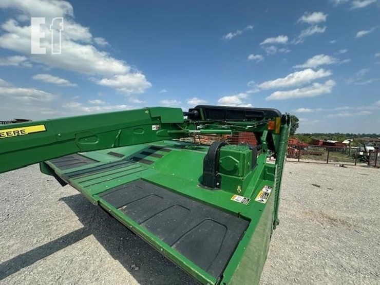 2017-john-deere-835-image-10