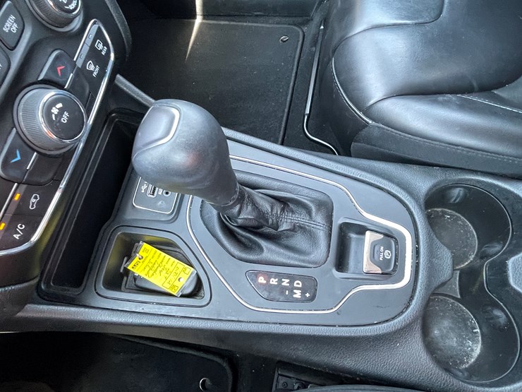 2019-jeep-cherokee-image-38