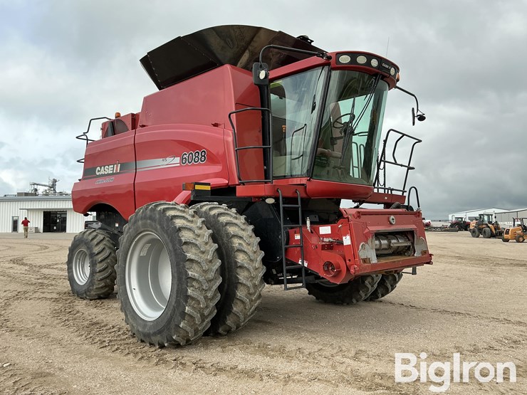2011-case-ih-6088-image-3