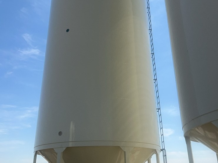 concept-7,500-bushel-hopper-bin,-fully-equipped-with-bin-fan-with-agi-grainguard-10-hp-three-phase-electric-motor.-image-12