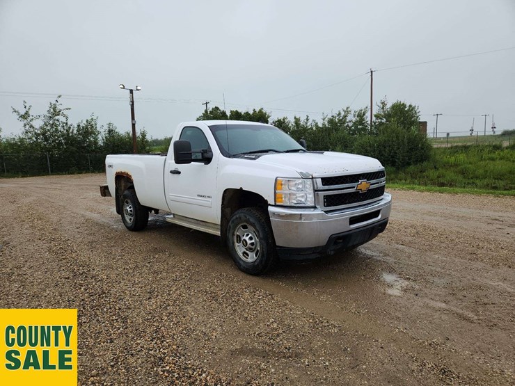 2014-chevrolet-silverado-2500hd-lt-image-2