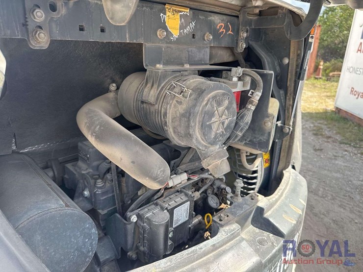2019-bobcat-e32i-image-8