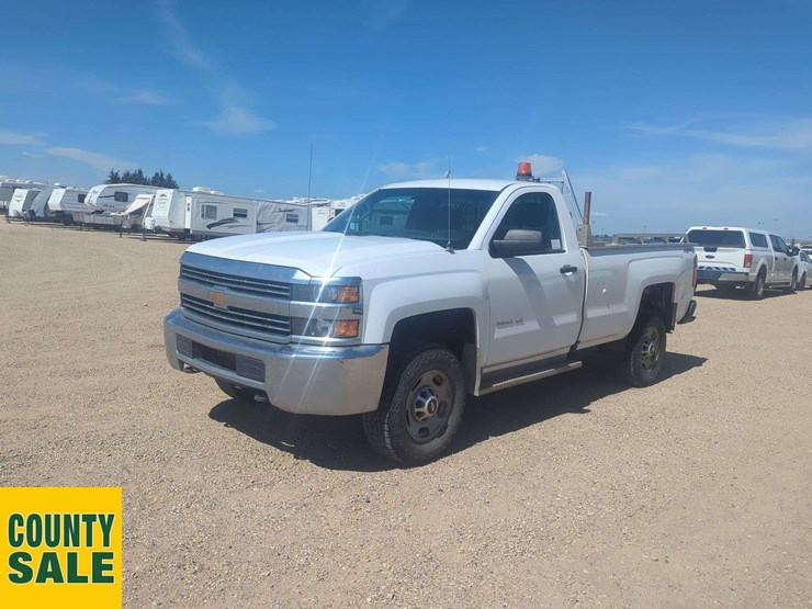 2017-chevrolet-silverado-2500hd-image-1