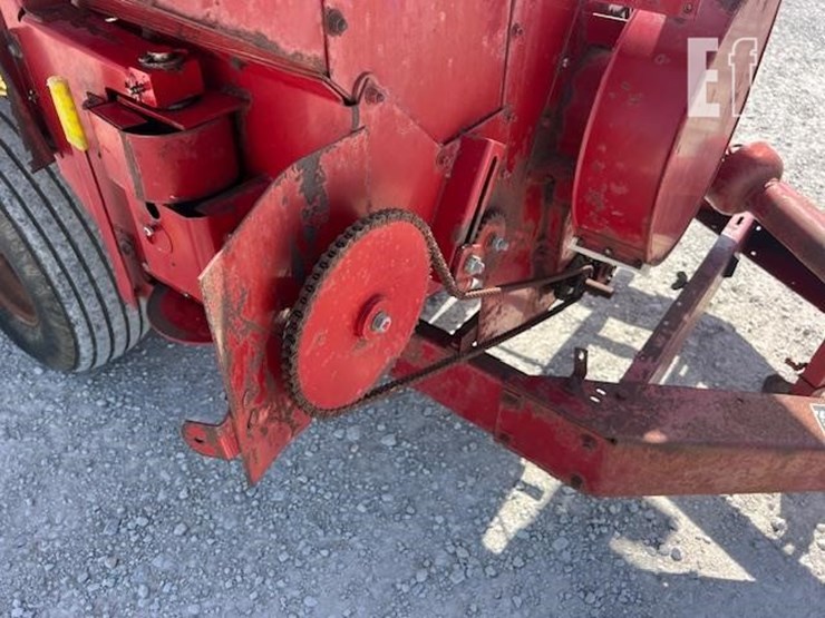 new-holland-353-image-13