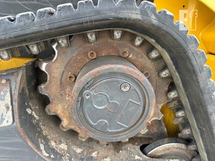 2015-new-holland-c227-image-10