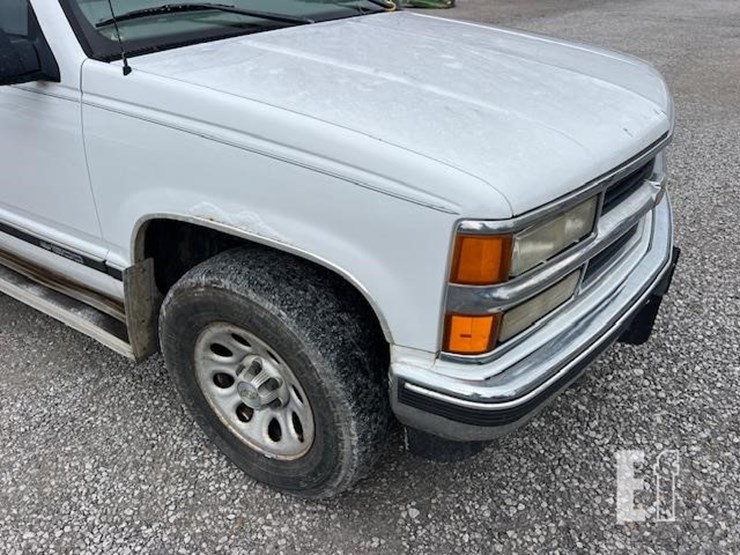1999-chevrolet-suburban-image-20