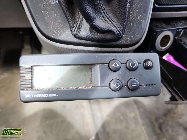 2016-mercedes-benz-sprinter-2500-image-52