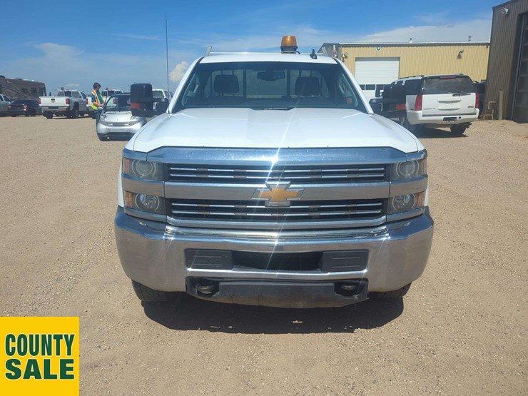 2015-chevrolet-silverado-3500hd-image-19