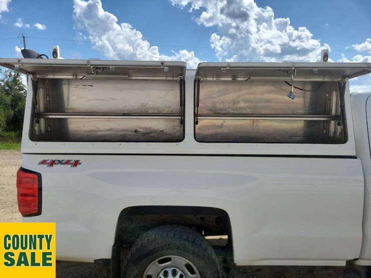 2017-chevrolet-silverado-2500hd-image-29