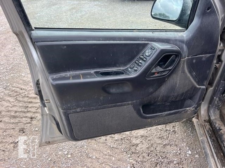 2001-jeep-grand-cherokee-laredo-image-33