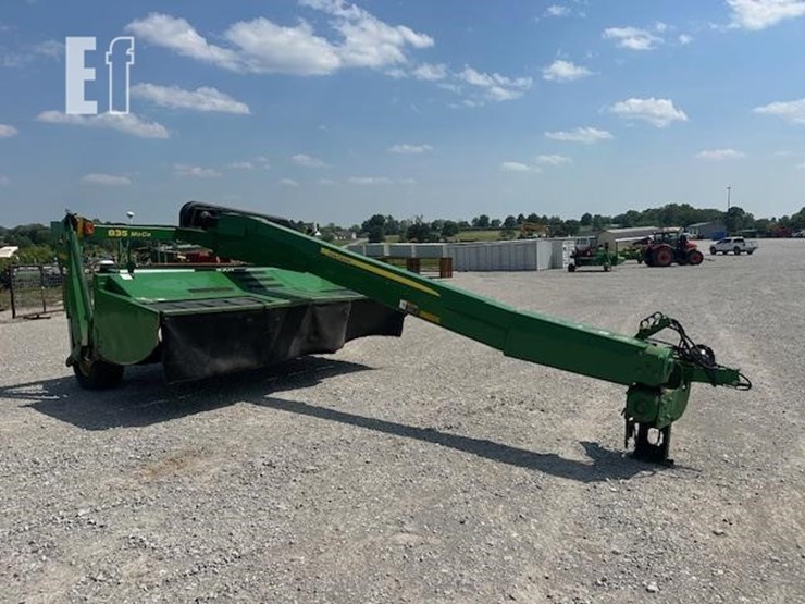 2017-john-deere-835-image-6