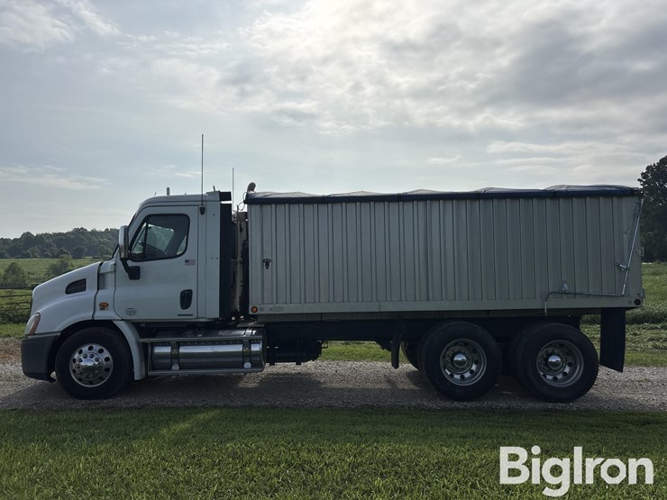 2011-freightliner-cascadia-113-image-8