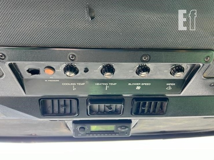 1988-john-deere-8820-titan-ii-image-60