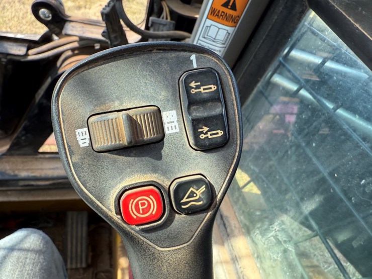 new-holland-c337-image-21