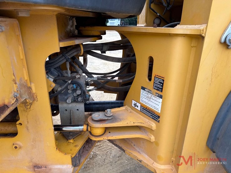 2016-deere-544k-image-13