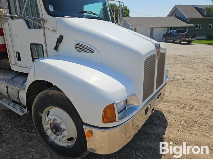 2004-kenworth-t300-image-14