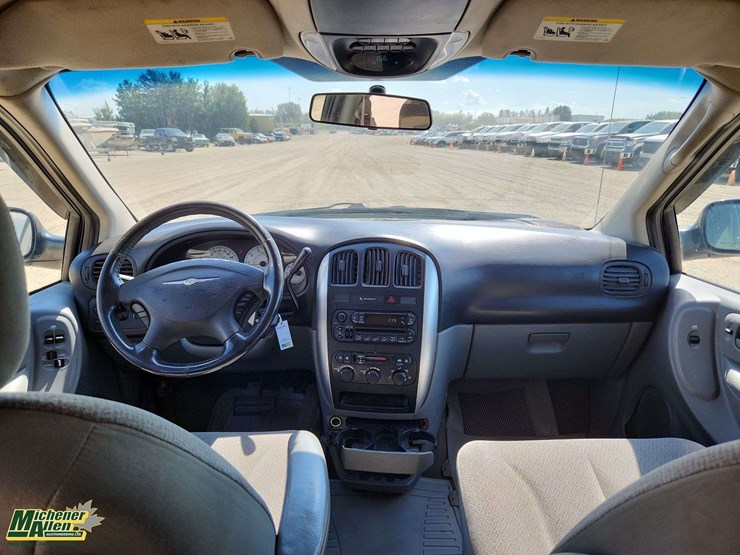 2006-chrysler-town-&-country-image-10