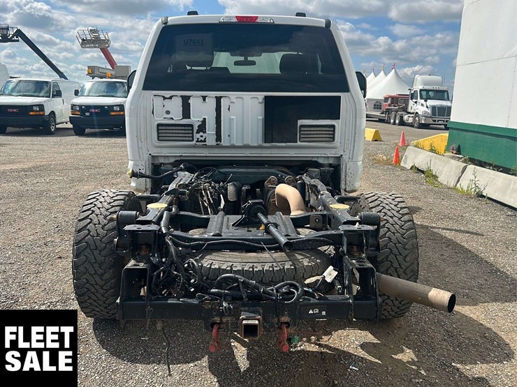 2021-ford-f350-image-12
