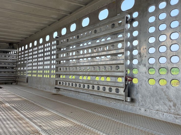 2021-eby-livestock-trailer-image-51