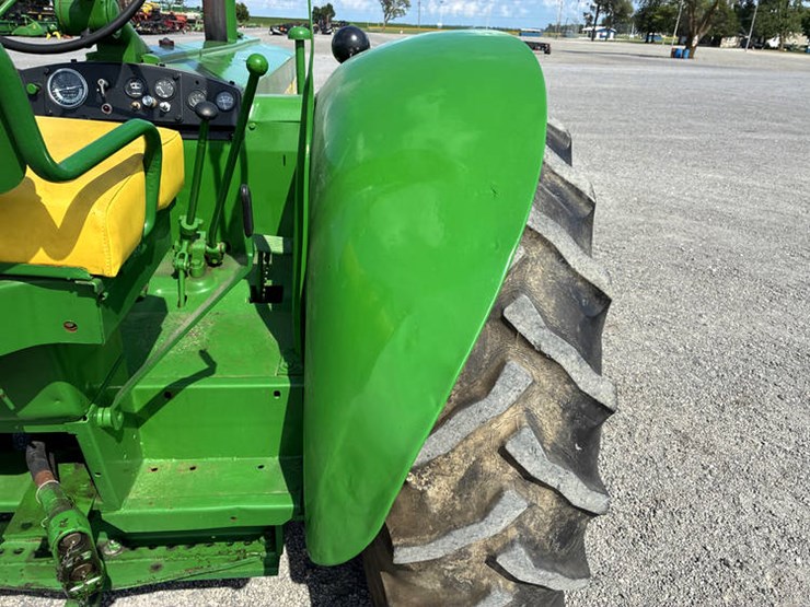1958-john-deere-820-image-14