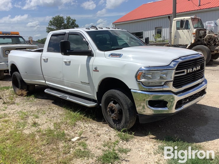 2021-ram-3500-big-horn-image-3