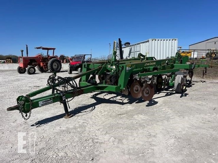john-deere-2700-image-1