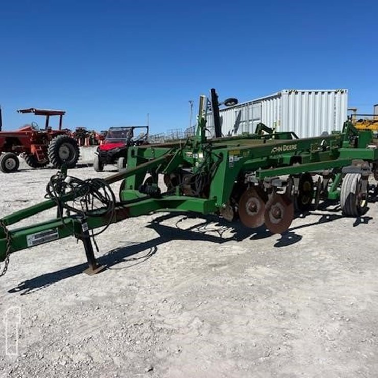 JOHN DEERE 2700