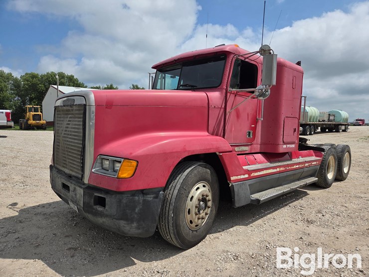 1996-freightliner-fld120-image-1