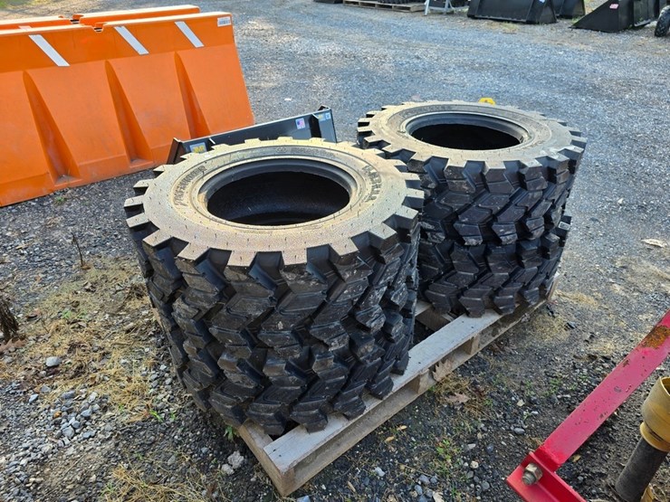 new-4-12-16.5-forerunner-skidloader-tires-image-3