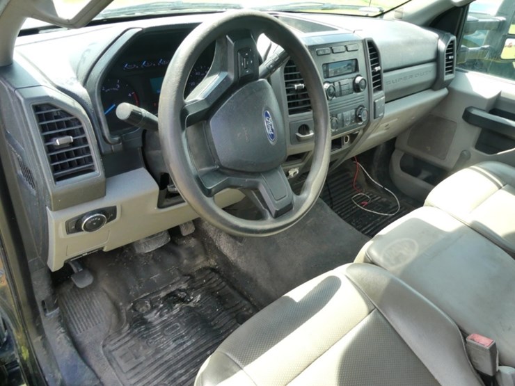 2019-ford-f350-xl-image-14