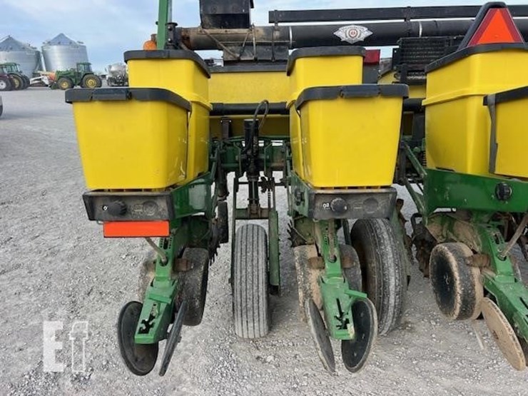 john-deere-1750-image-21