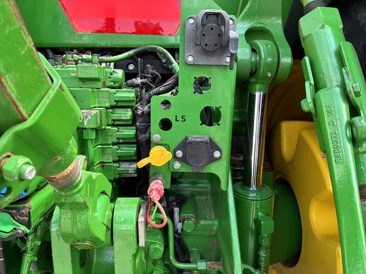 2018-john-deere-8400r-image-32